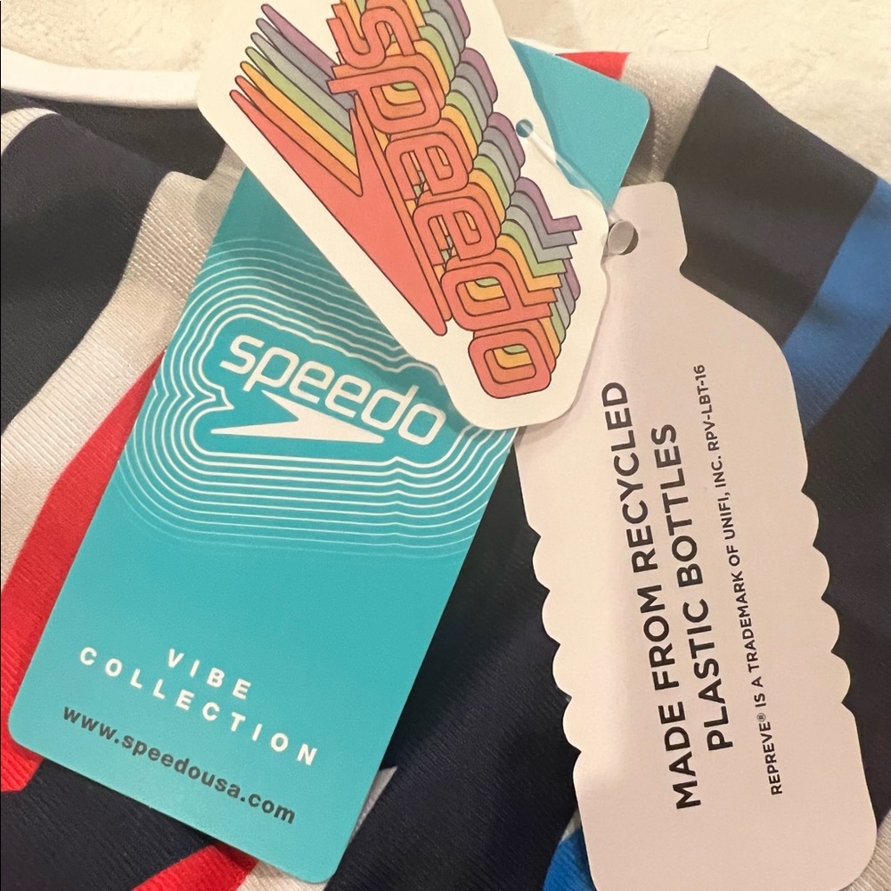 Women’s speedo swimsuit - Picture 3 of 4
